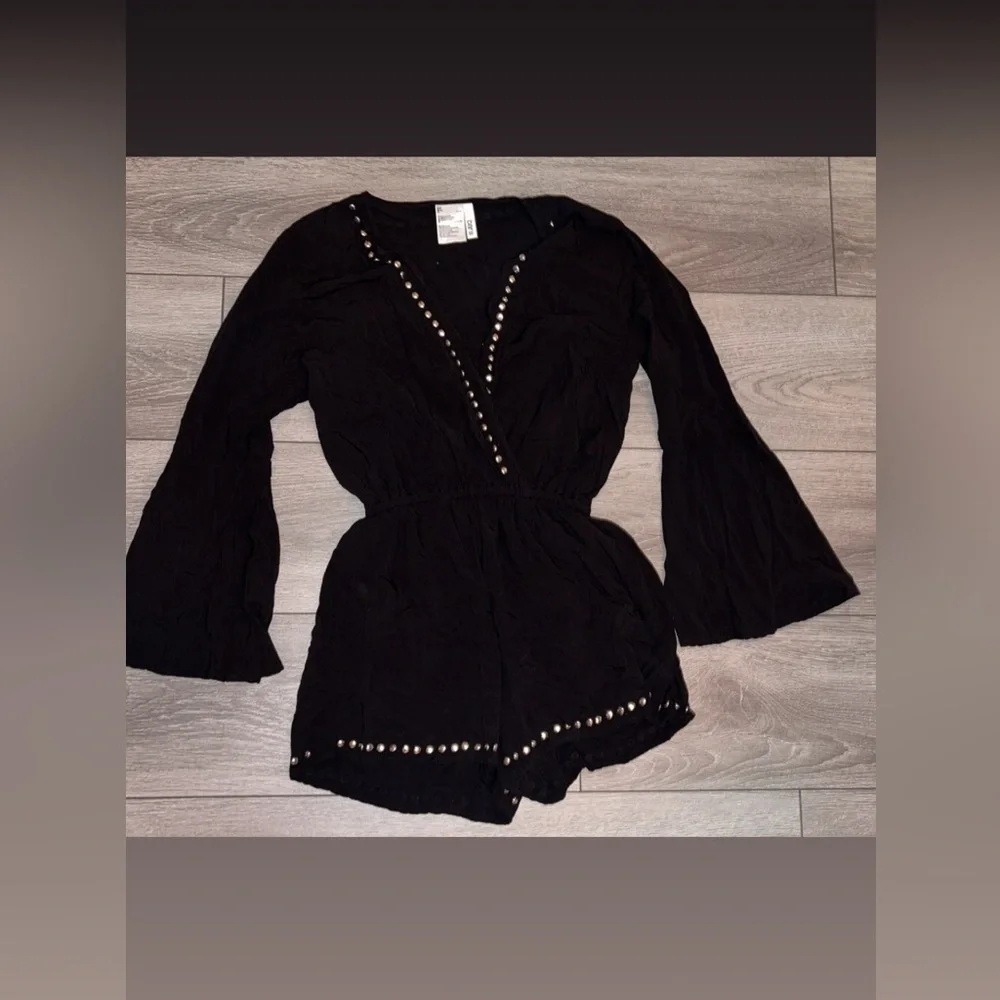Bar iii Size XS Long Sleeved Romper Black W Beaded Accents Flared Sleeves EUC